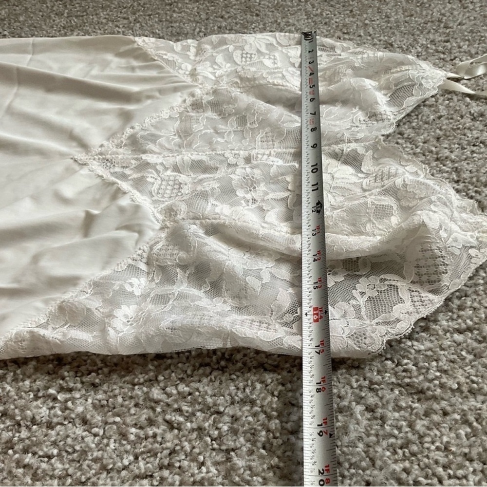 Vanity Fair Vintage 1960’s Era Embroidered Full Dress Slip Off White Siz… - Picture 6 of 10